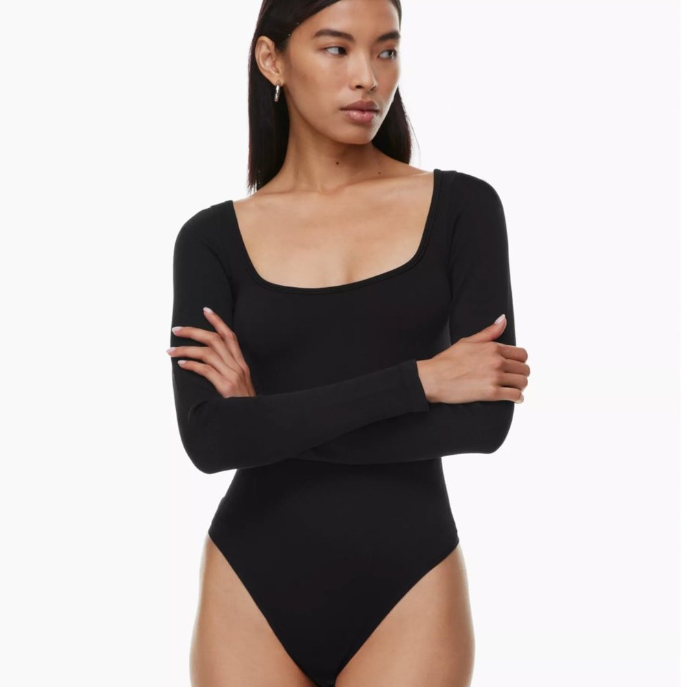 Aritzia SINCHSEAMLESS™ RIB SQUARE LONGSLEEVE BODYSUIT